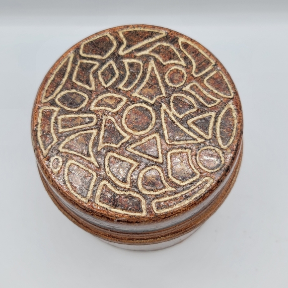 Pottery Jar with Lid Earth tone Farmhouse Butter Crock signed - Picture 4 of 8